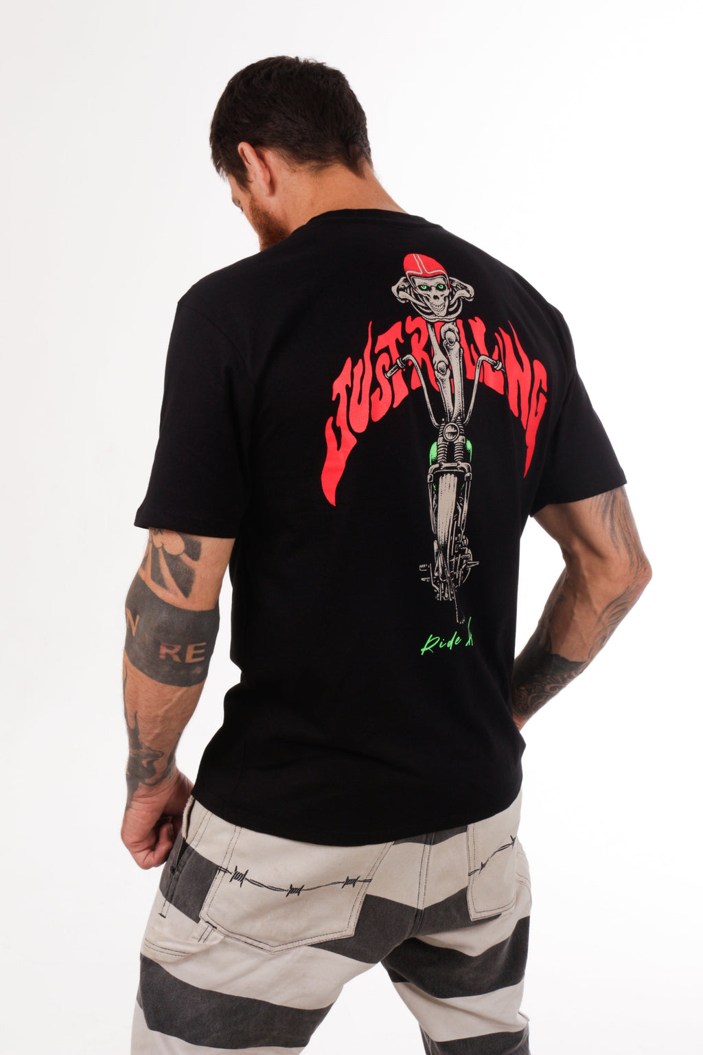Camiseta Manga Curta "Caveira Surf" - Modelagem Tradicional