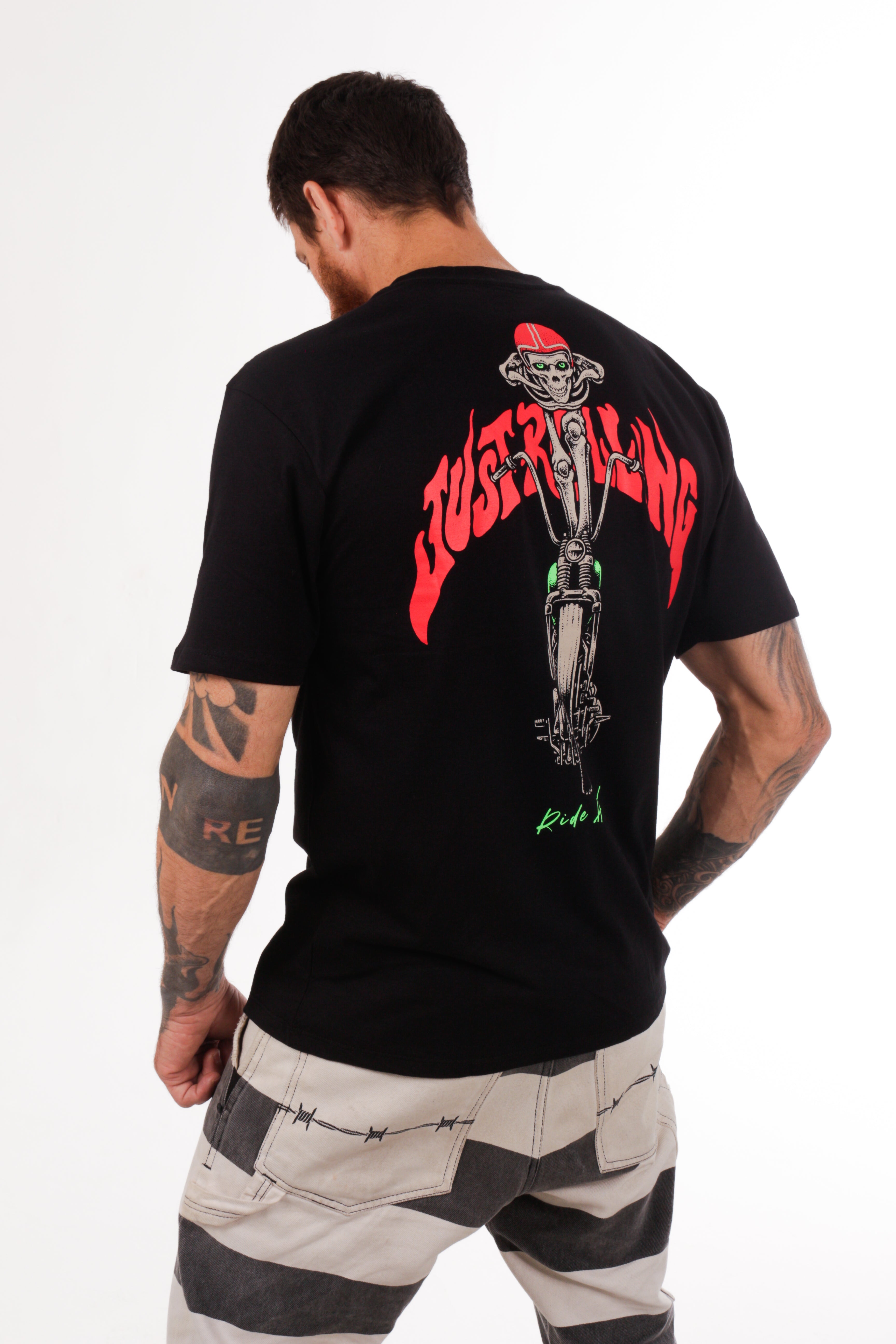 Camiseta Manga Curta "Caveira Surf" - Modelagem Tradicional