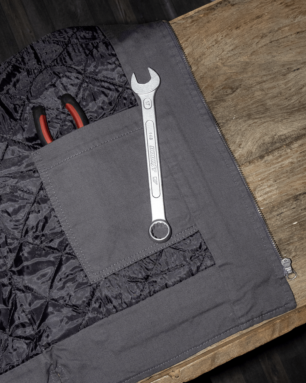 Colete Sarja Caramelo e Chumbo