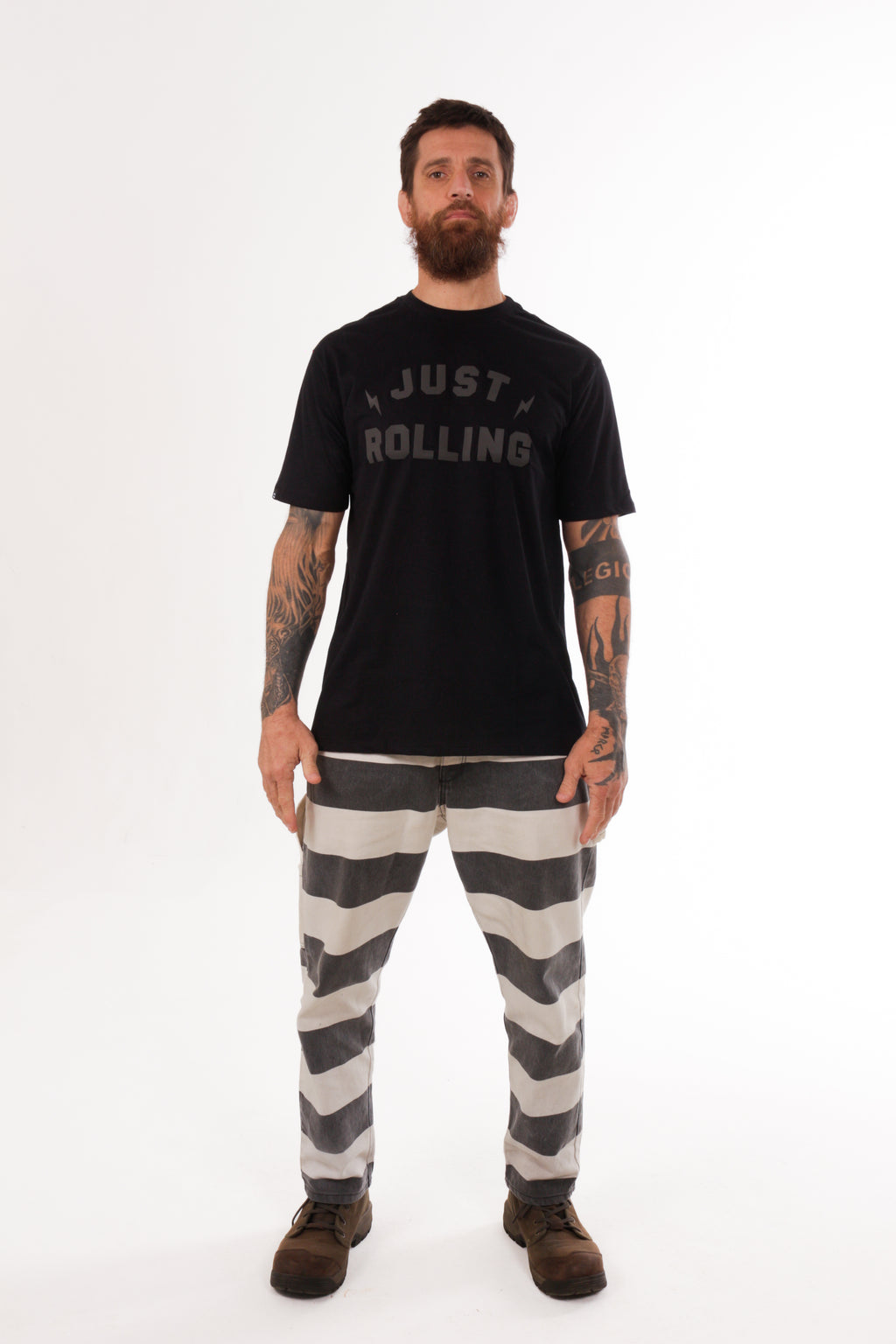 Camiseta masculina manga curta “All Black” – modelagem tradicional