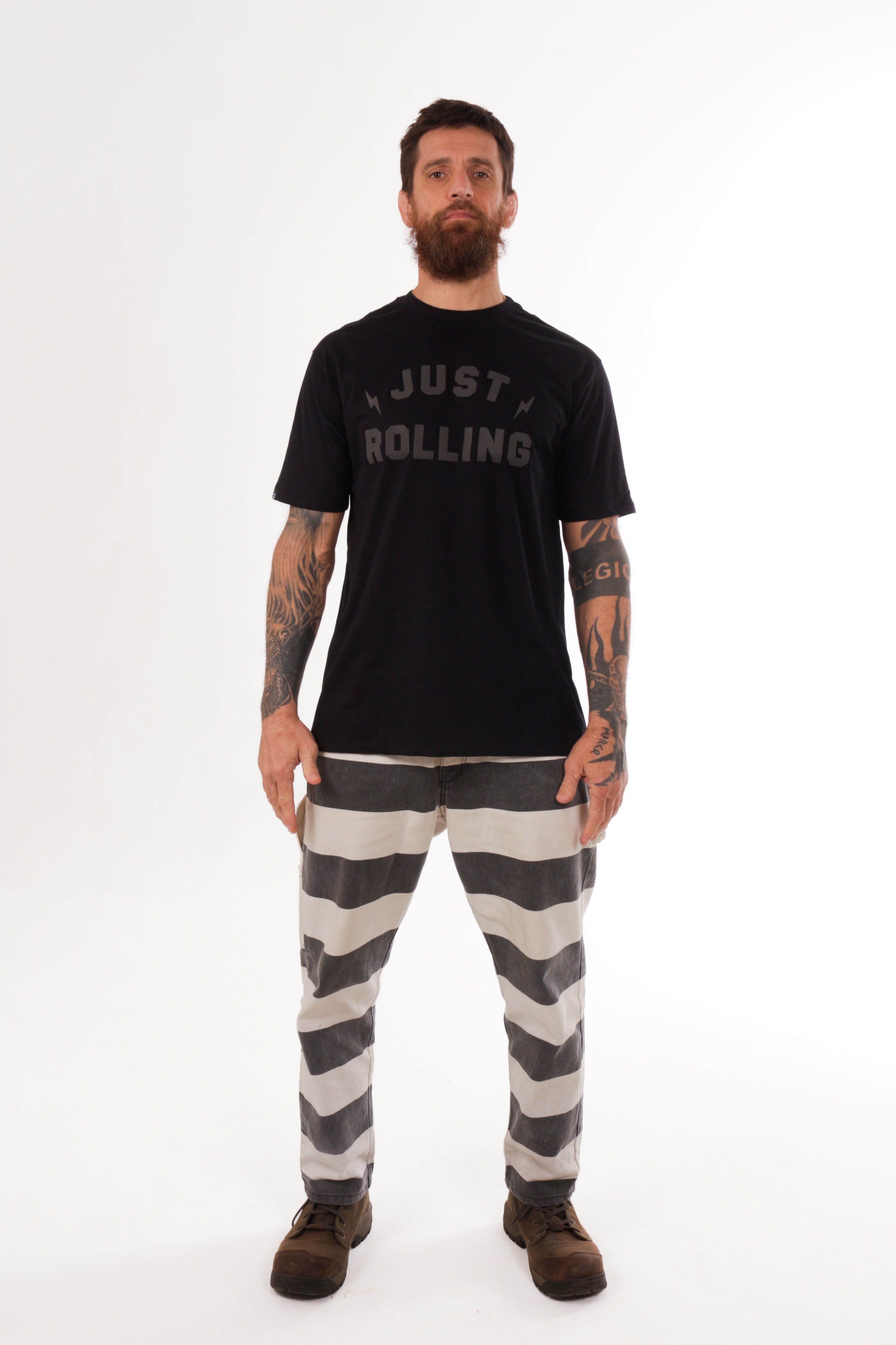 Camiseta masculina manga curta “All Black” – modelagem tradicional